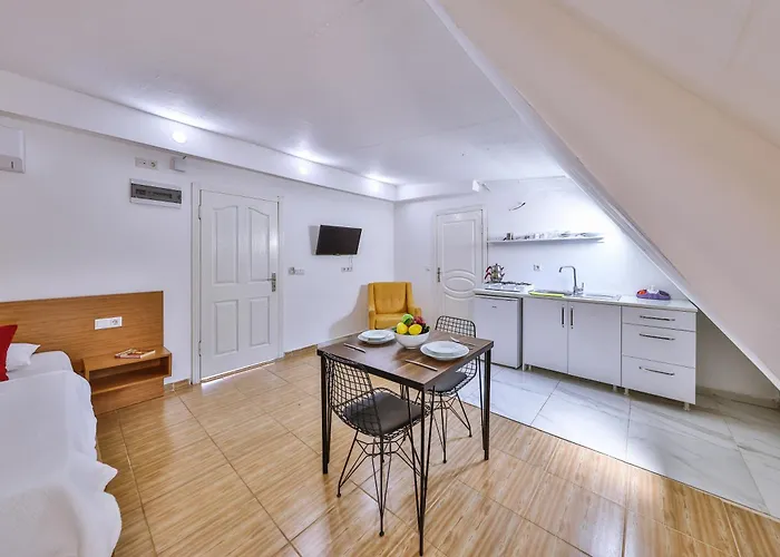 3 House Apart