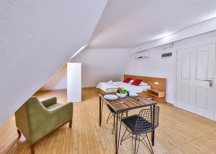 3 House Apart
